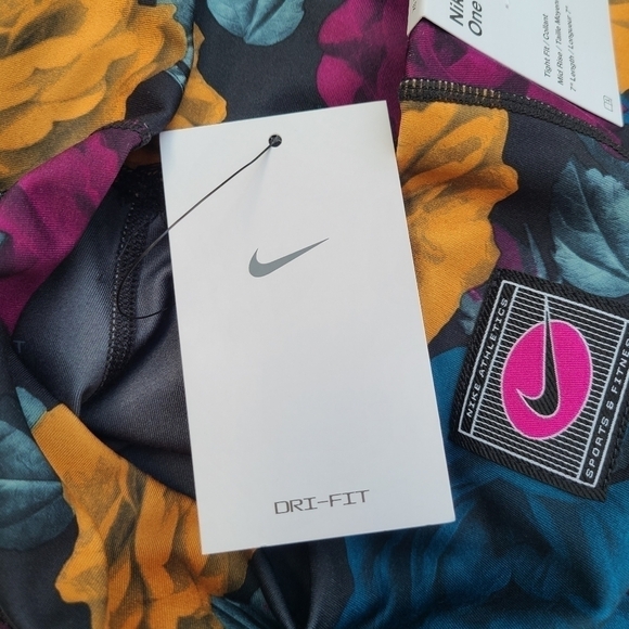 Nike One Icon Clash Dark Floral Tight Shorts, Size XS - Picture 12 of 13